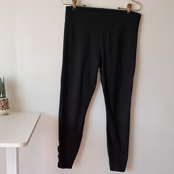 Abercrombie & Fitch Pants - Abercrombie & Fitch Black High-Waisted Active Leggings S